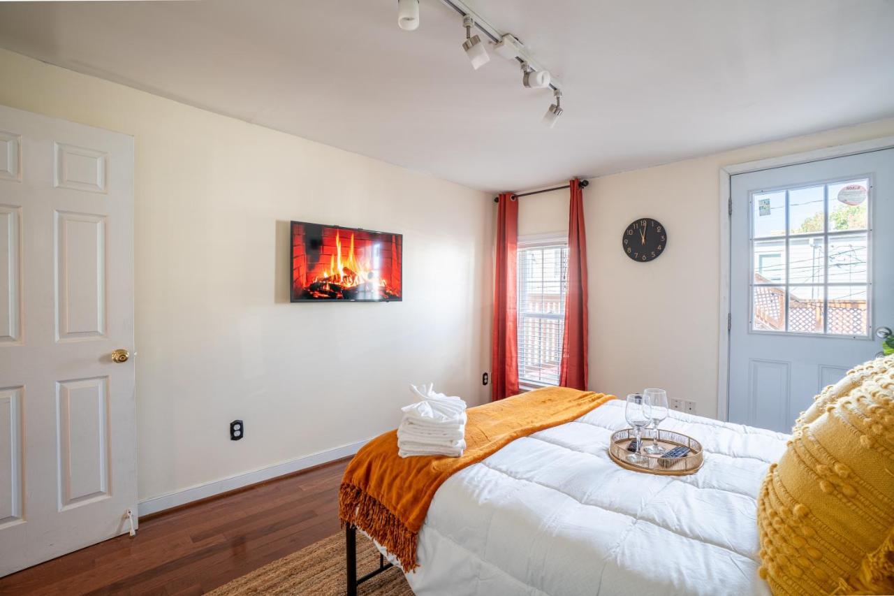 Cozy Townhouse Downtown W/ Game Room & Rooftop Baltimore Exterior photo