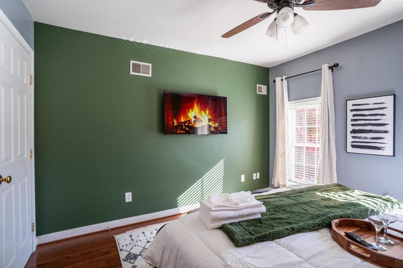 Cozy Townhouse Downtown W/ Game Room & Rooftop Baltimore Exterior photo