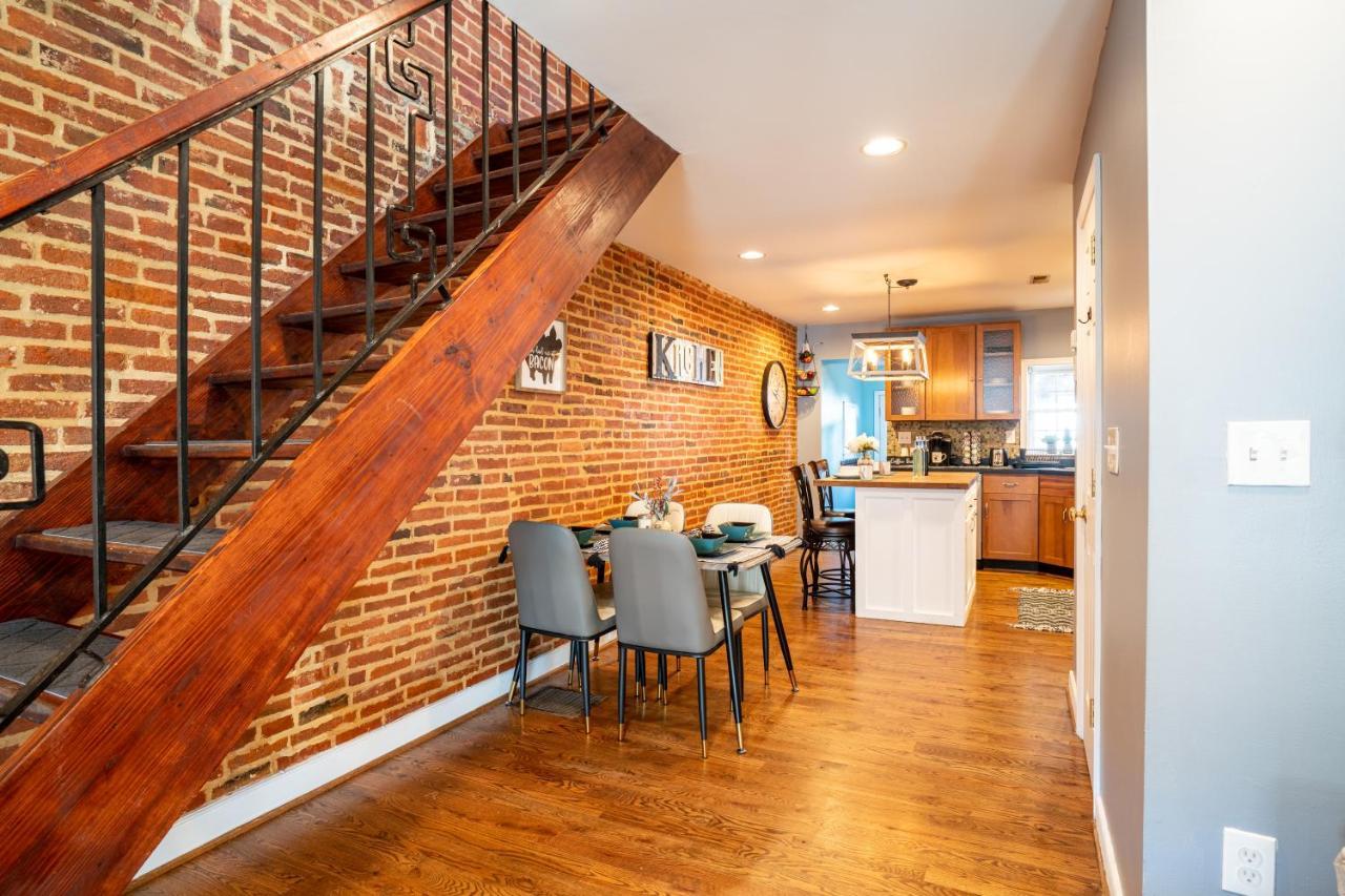 Cozy Townhouse Downtown W/ Game Room & Rooftop Baltimore Exterior photo